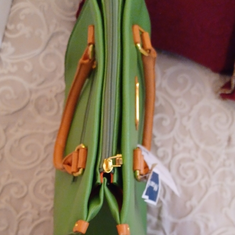 Adrienne Vittadini Green and Tan Tote Bag - Picture 5 of 14